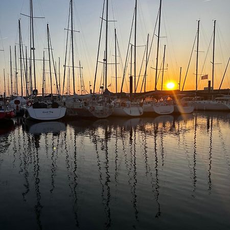 Voilier A Quai Hotel La Rochelle  Ngoại thất bức ảnh